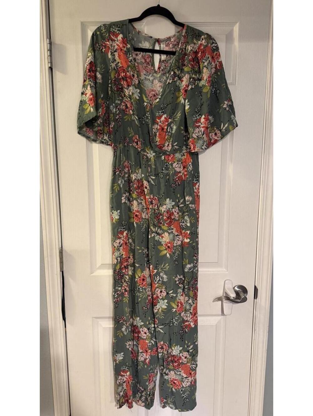 Band of Gypsies Floral V-Neck Short Sleeve Jumpsuit Medium